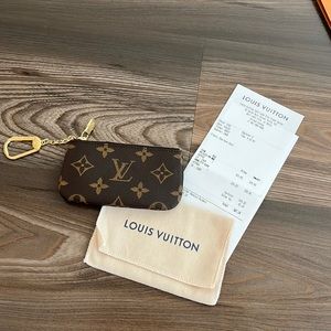 Louis Vuitton M62650 key pouch monogram $325 mint condition